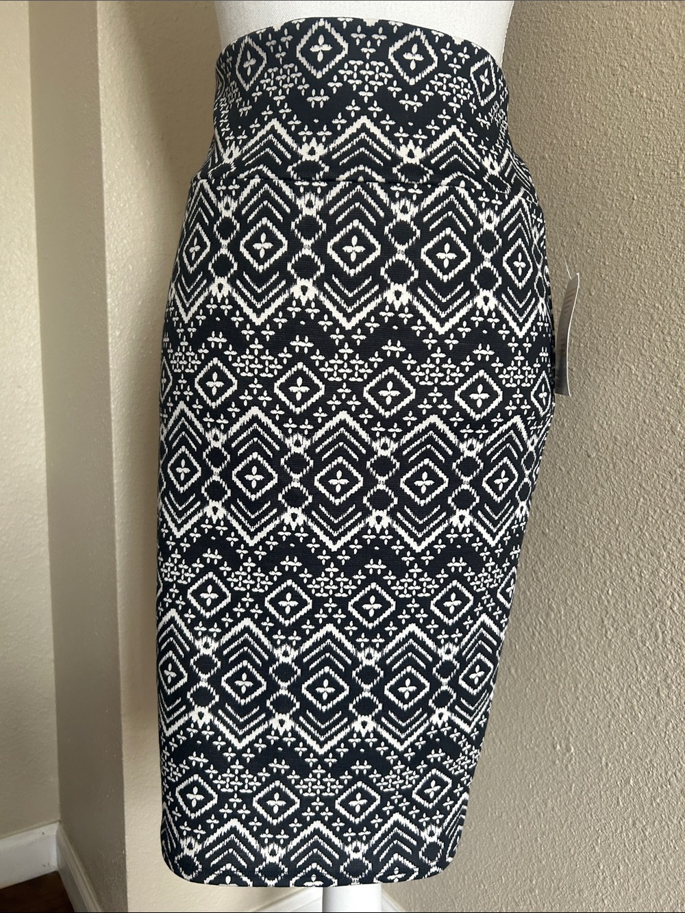LuLaRoe Black and White Geometric Pencil Skirt